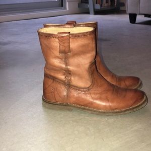 Short Frye boots